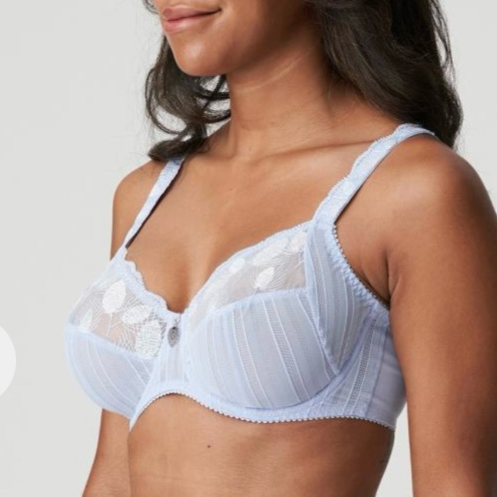 Prima Donna Soft Blue Unlined Underwire Lace Bra. Size 32E